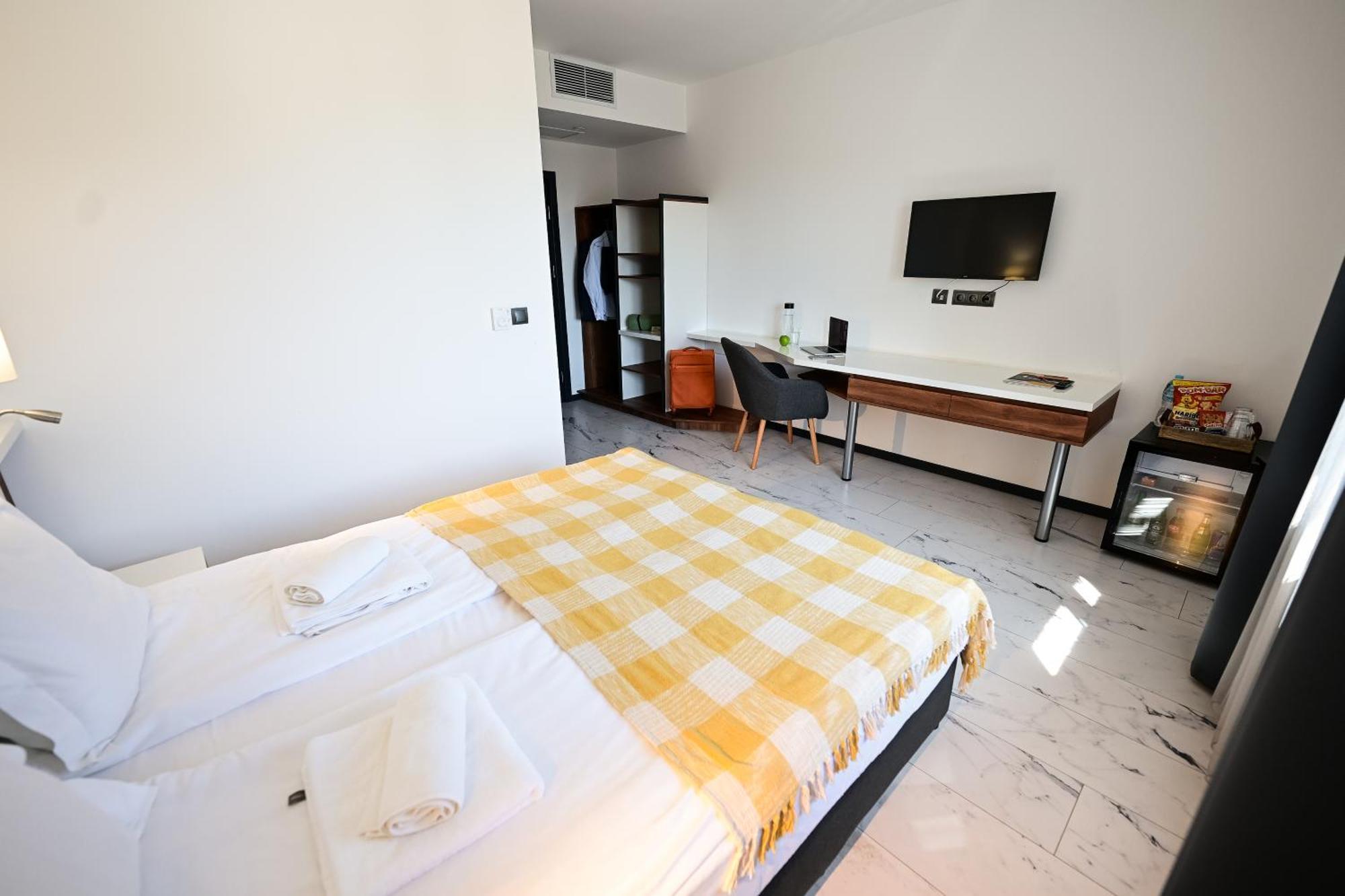 Rubo Hotel Shumen Exterior photo