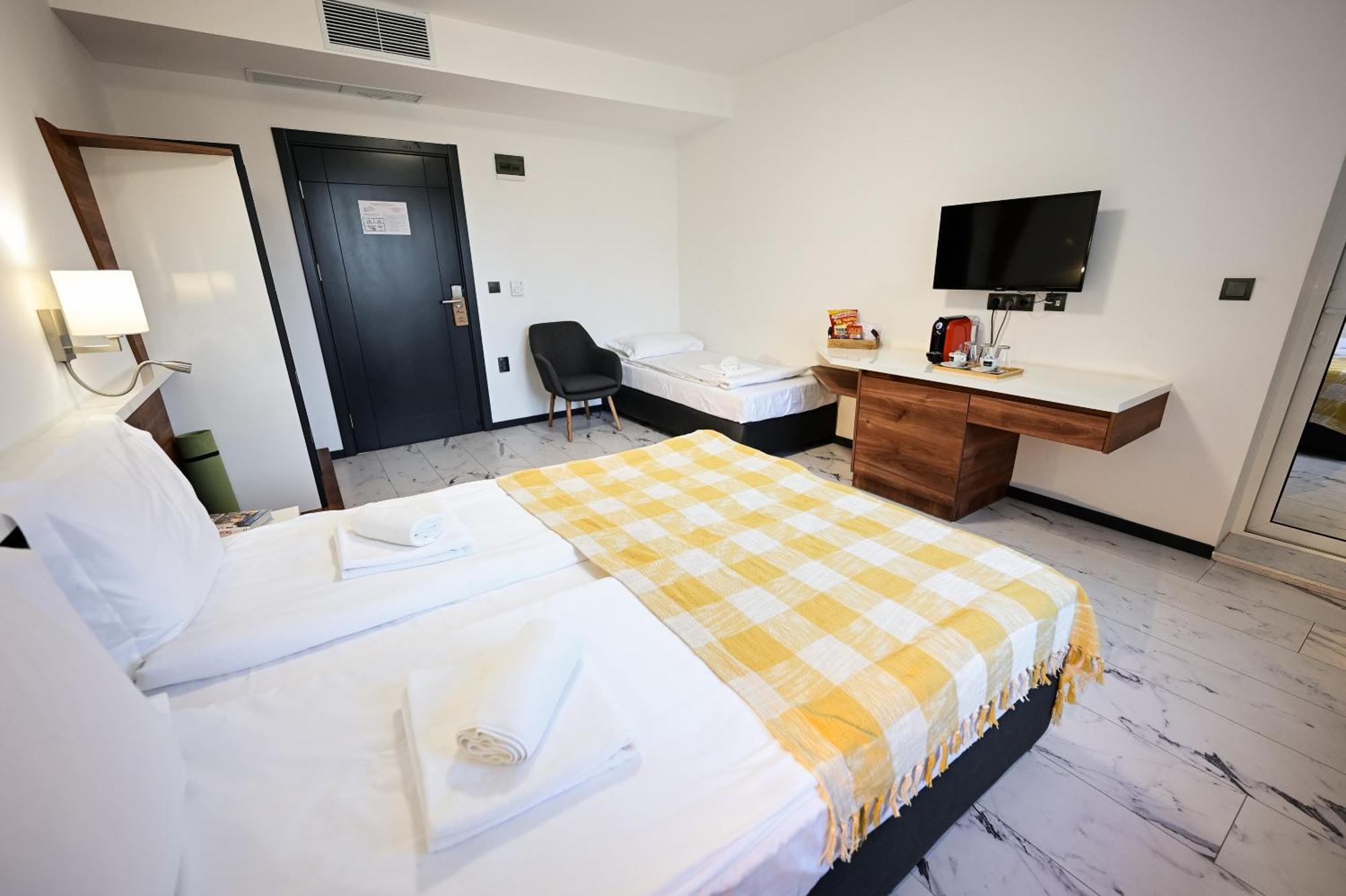 Rubo Hotel Shumen Exterior photo