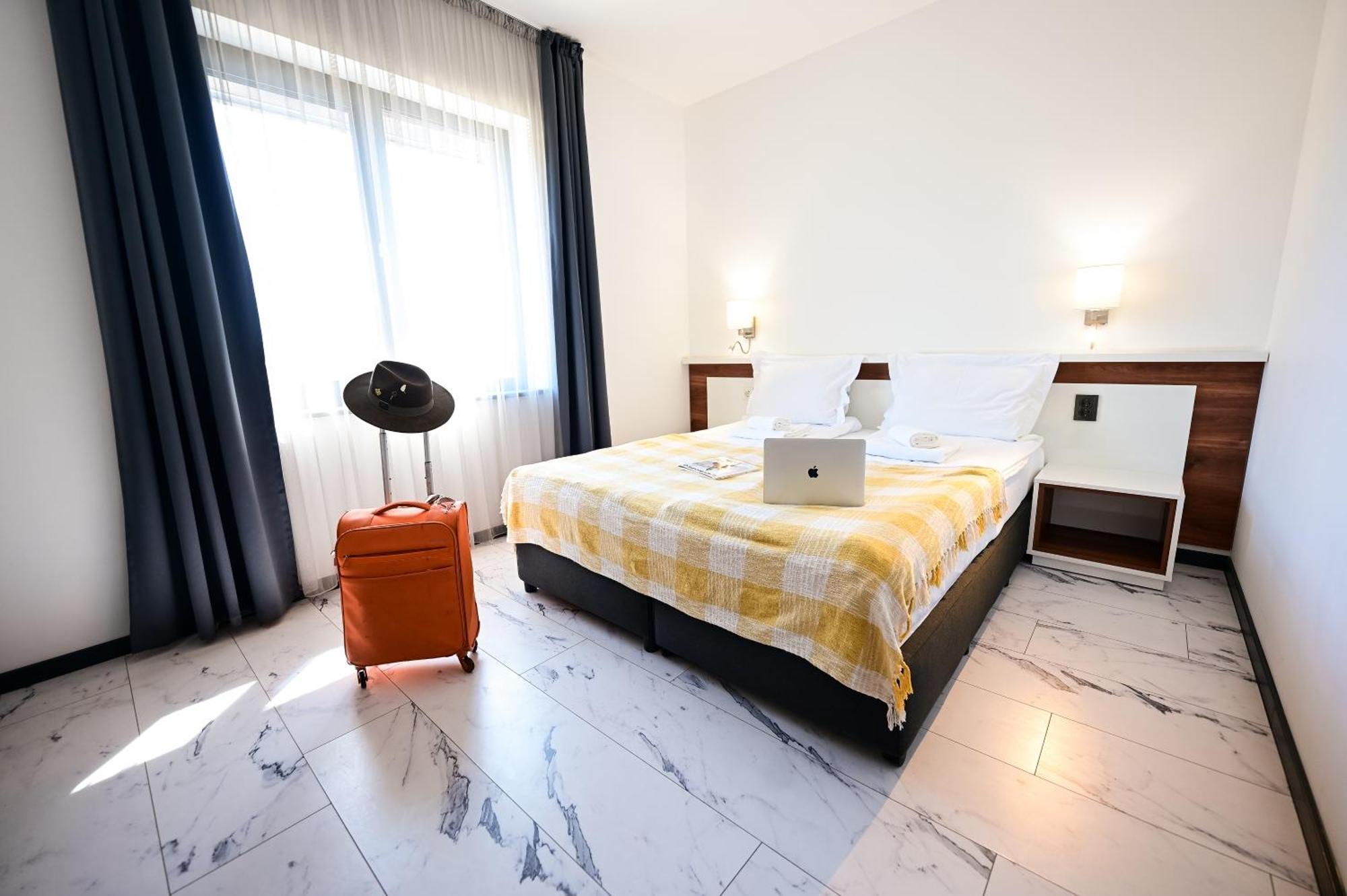Rubo Hotel Shumen Exterior photo